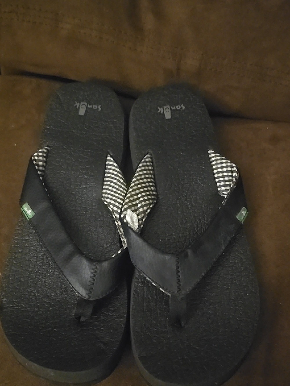 Sanuk Black Flip Flop Sandals with Checkered Straps